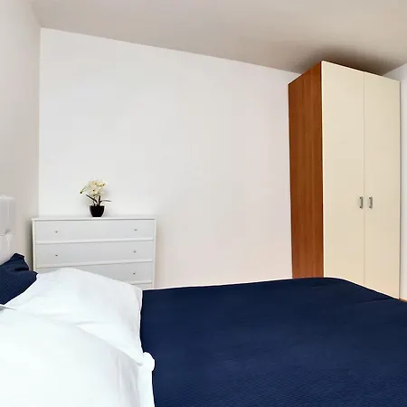 Apartment House Eden