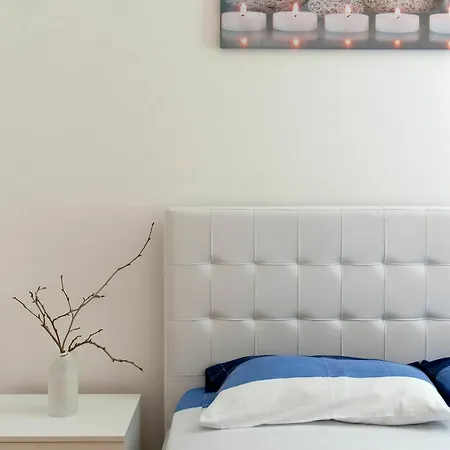 Apartment House Eden *